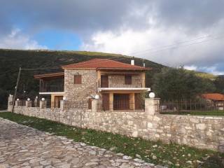 Γειτονικη οικια