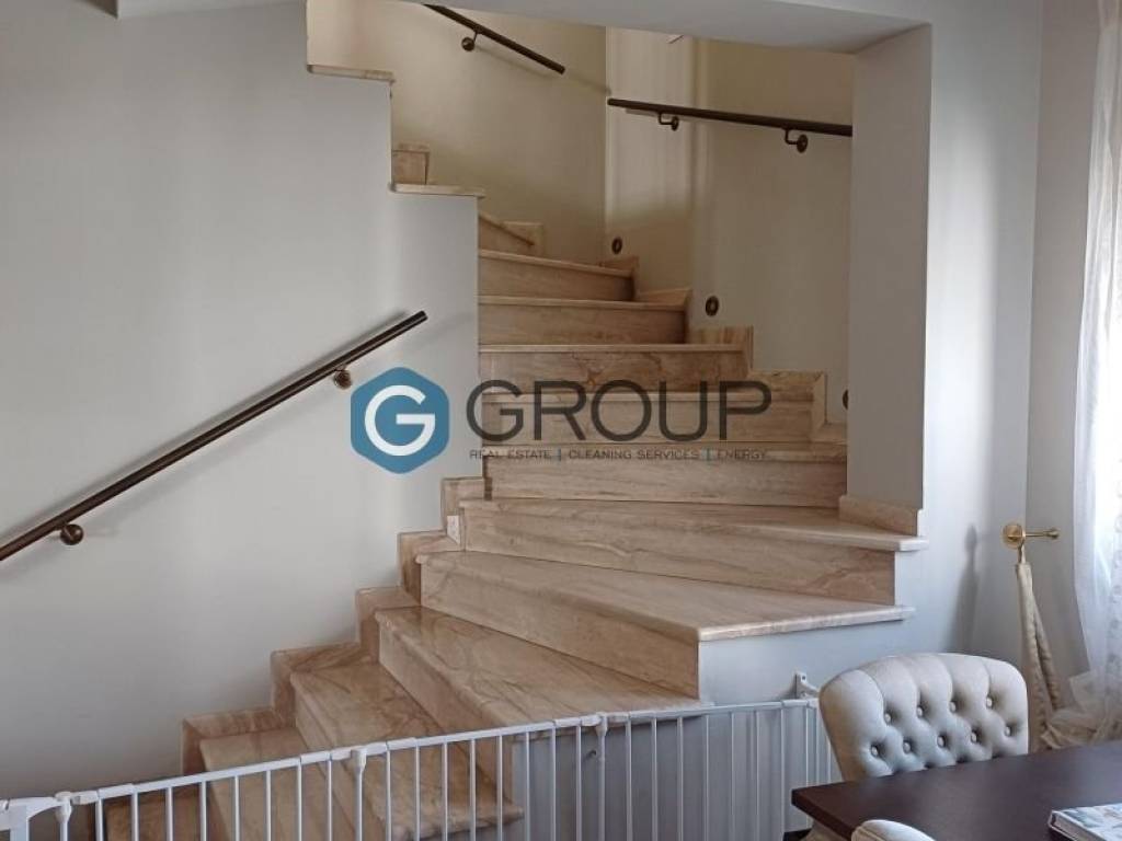 εσωτερική σκάλα