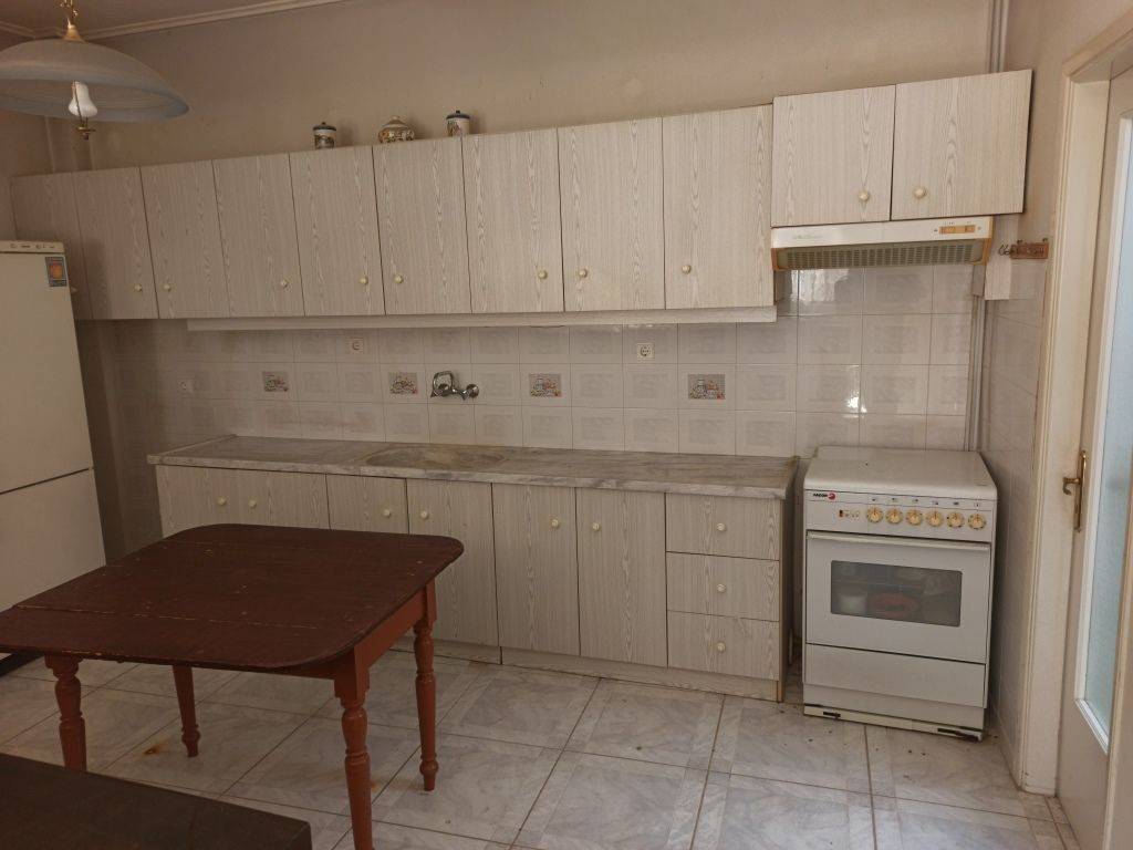 SALONI-TRAPEZARIA-KOYZINA STO ISOGEIO