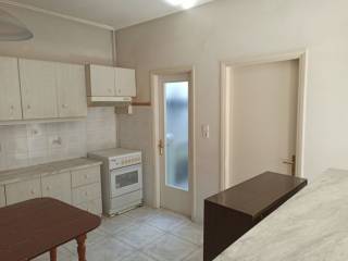 SALONI-TRAPEZARIA-KOYZINA STO ISOGEIO