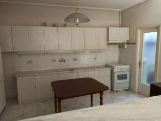 SALONI-TRAPEZARIA-KOYZINA STO ISOGEIO