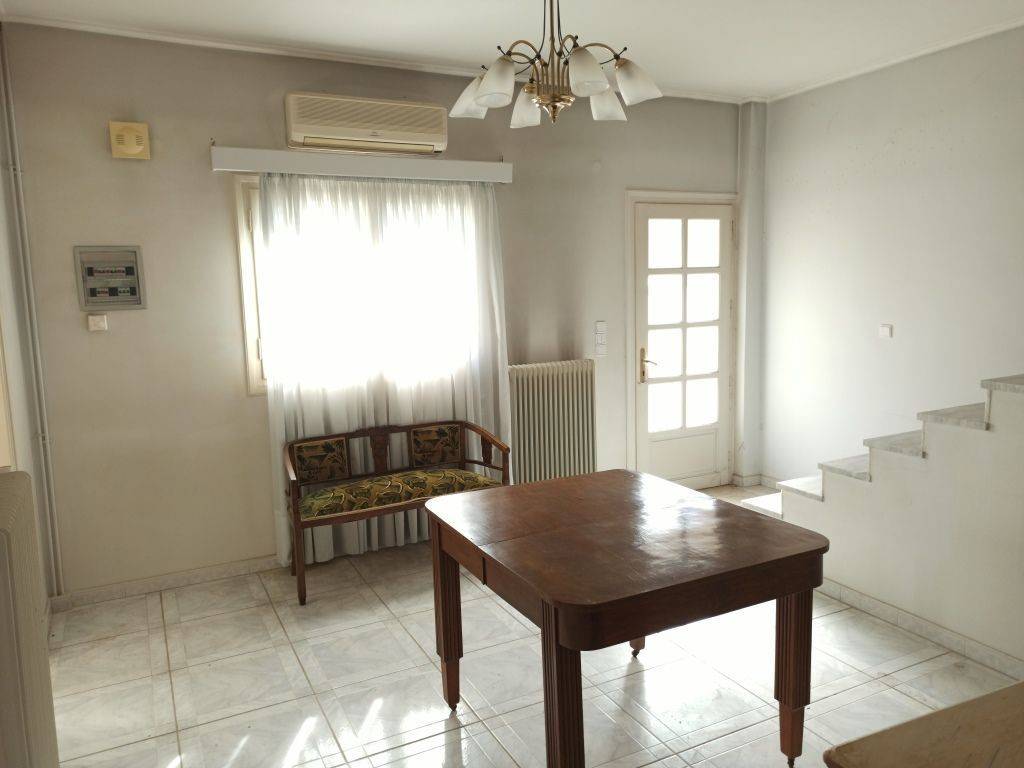 SALONI-TRAPEZARIA-KOYZINA STO ISOGEIO