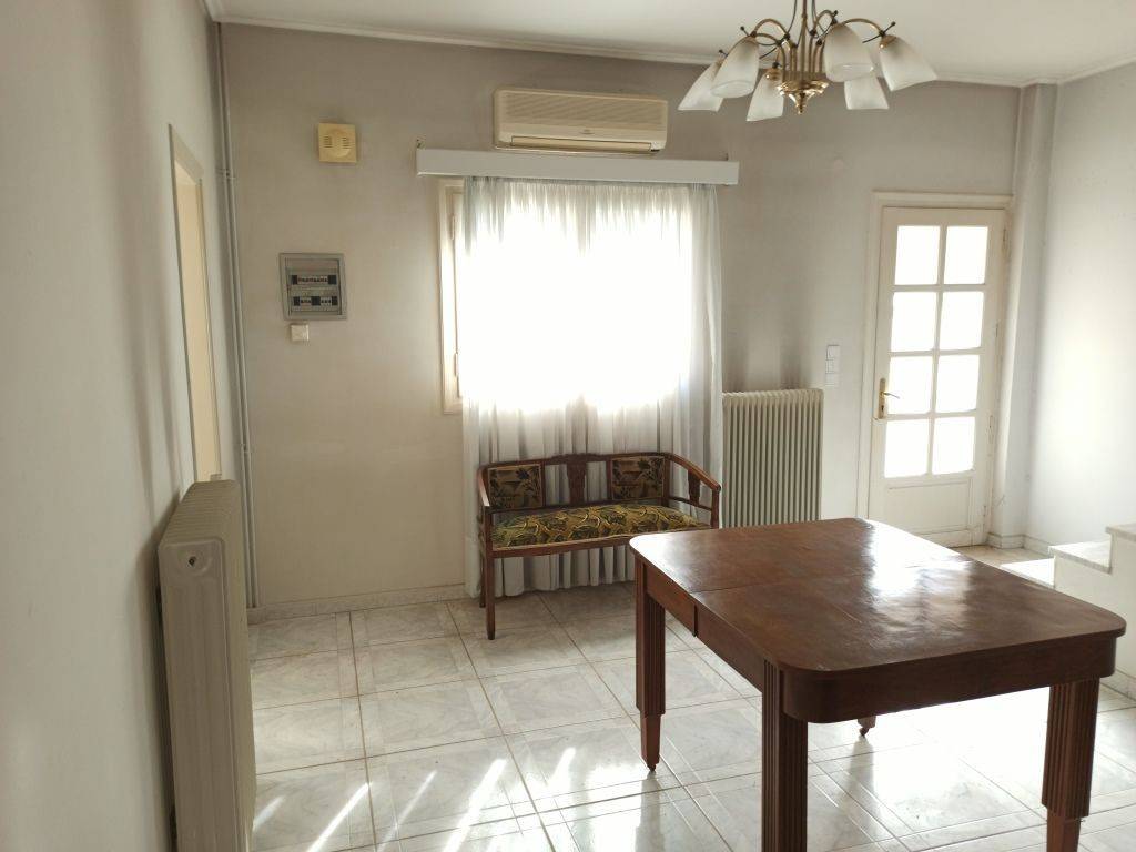 SALONI-TRAPEZARIA-KOYZINA STO ISOGEIO