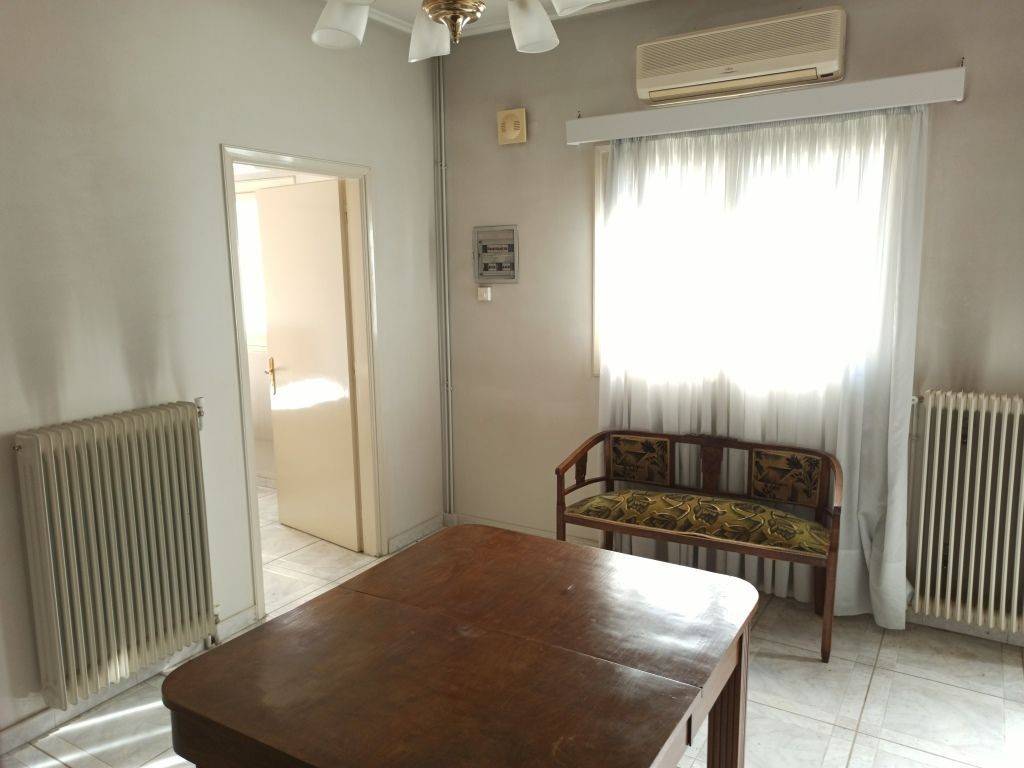 SALONI-TRAPEZARIA-KOYZINA STO ISOGEIO