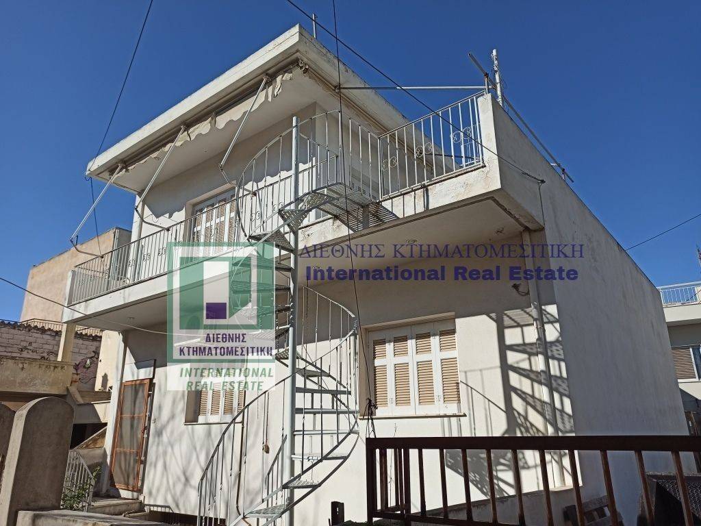 E NOTIA KAI ANATOLIKE OPSE TES KATOIKIAS