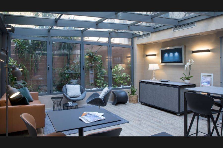 Κατάστημα Προβολής στην Αμφιθέας για εστίαση