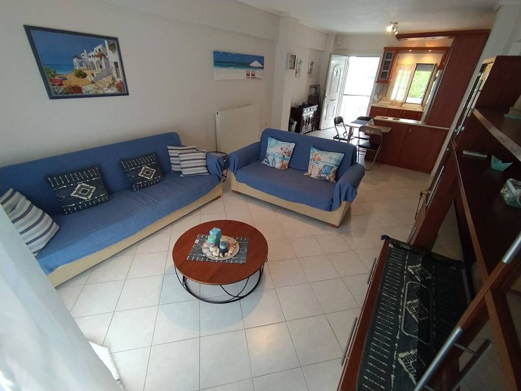 ANYPLACE MESITIKES YPERESIES