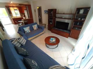 ANYPLACE MESITIKES YPERESIES