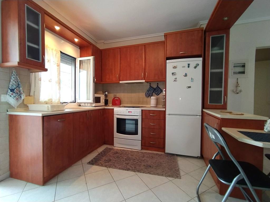 ANYPLACE MESITIKES YPERESIES