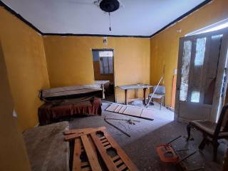 ΣΑΛΟΝΙ ΣΤΗΝ ΕΙΣΟΔΟ