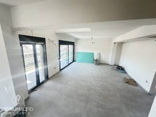 Forumland Real Estate, Saloni