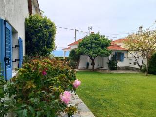 SE ENAN OMORPHO, PERIPOIEMENO KEPO