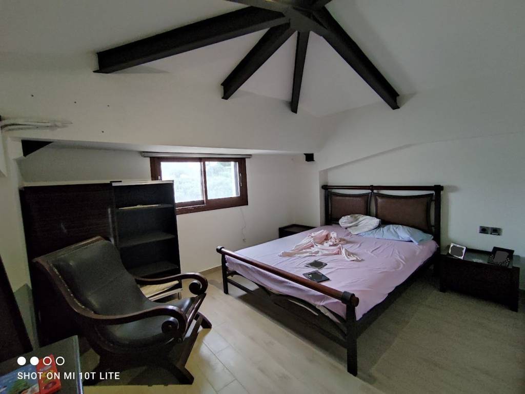 Ypnodomatio 4, pano orophoy