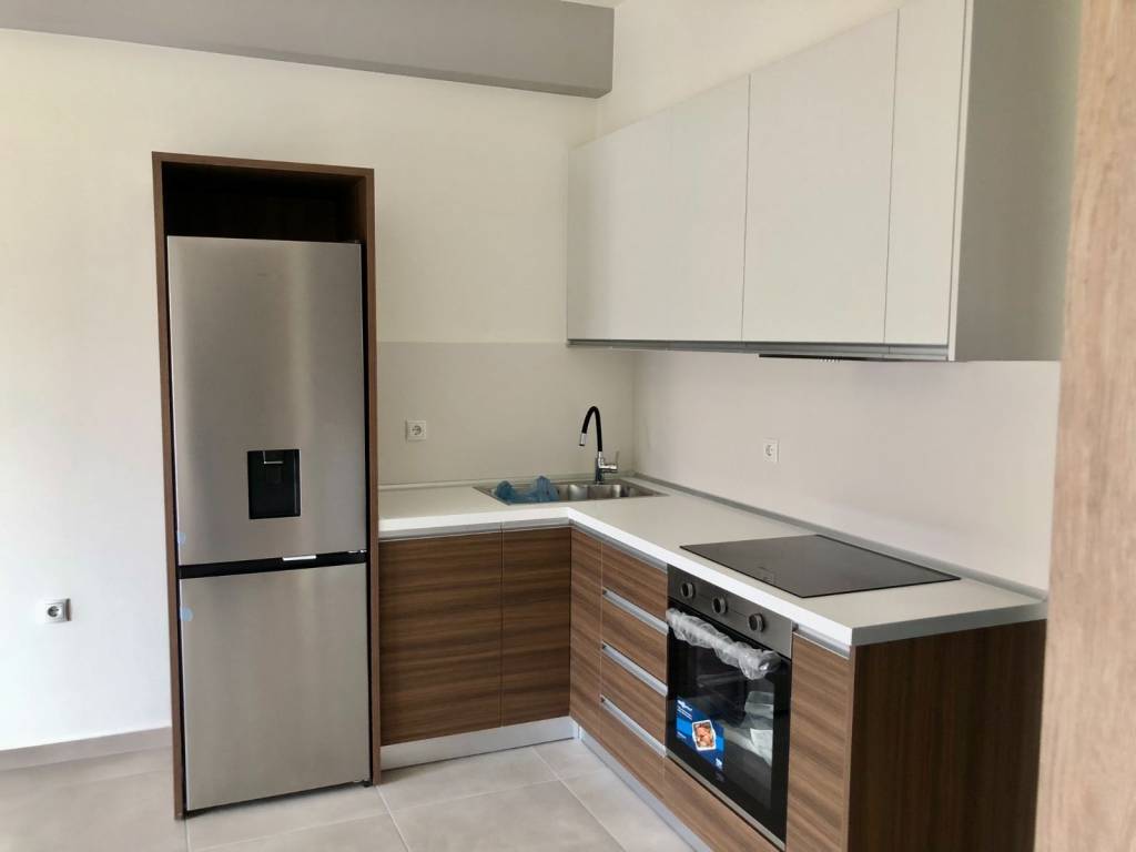 DEIGMA KOYZINAS APO PAROMOIO ERGO TES ETAIRIAS.