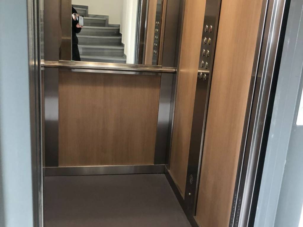 DEIGMA ASANSER APO PAROMOIO ERGO TES ETAIRIAS