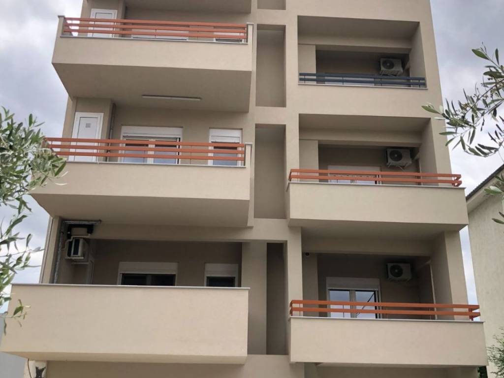 PROSPHATO ERGO TES DOCTOR HOUSE CONSTRACTIONS