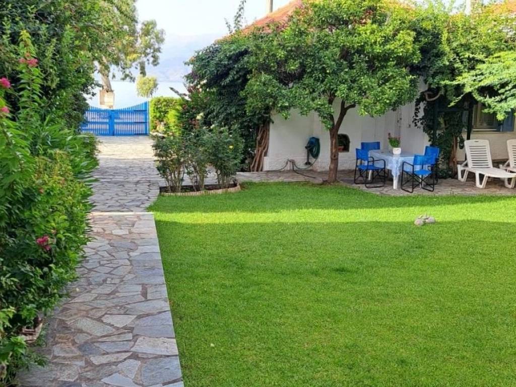 PERIPHRAGMENOS KEPOS