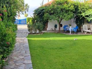 PERIPHRAGMENOS KEPOS