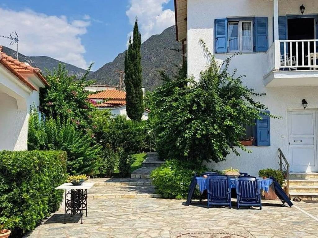 3 OMORPHES, ANEXARTETES KATOIKIES