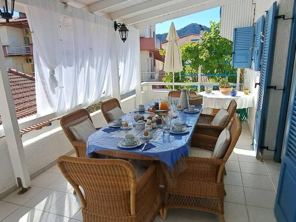 ΜΕΓΑΛΟ, ΑΝΕΤΟ ΜΠΑΛΚΟΝΙ