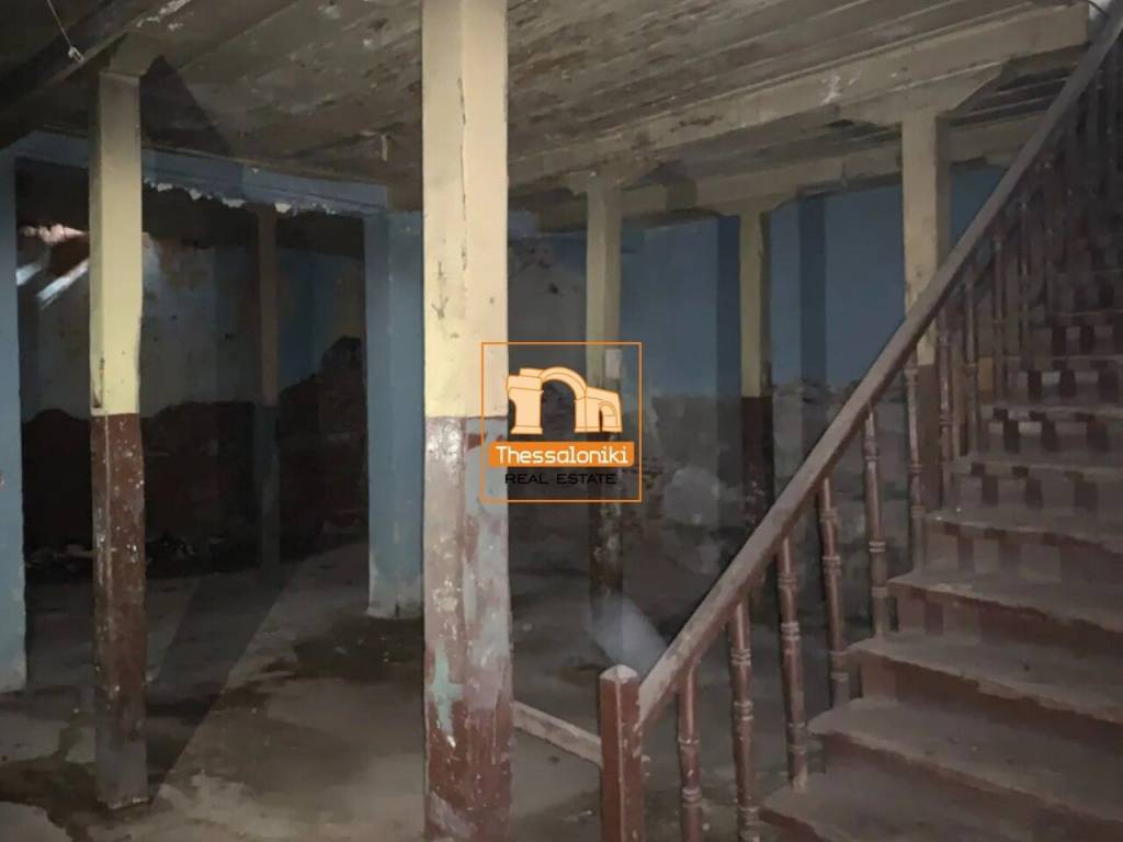 Λαδάδικα, Κατάστημα