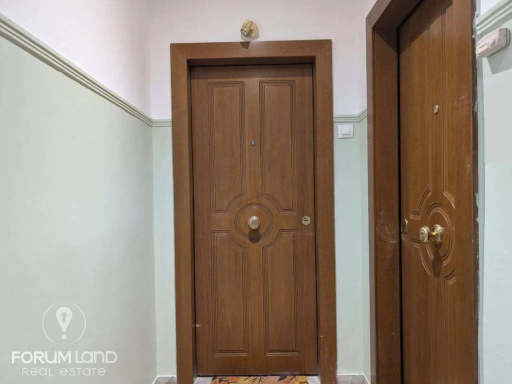 Forumland Real Estate, Θωρακισμένη πόρτα