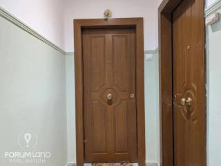 Forumland Real Estate, Θωρακισμένη πόρτα