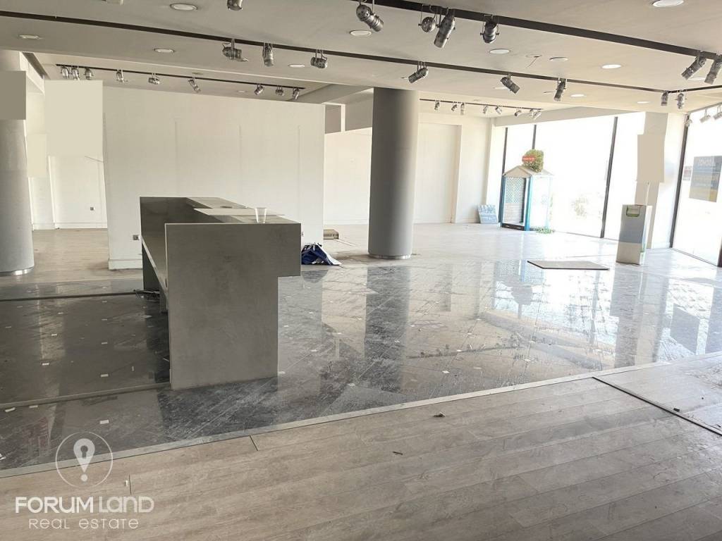 Forumland Real Estate, ισόγειο