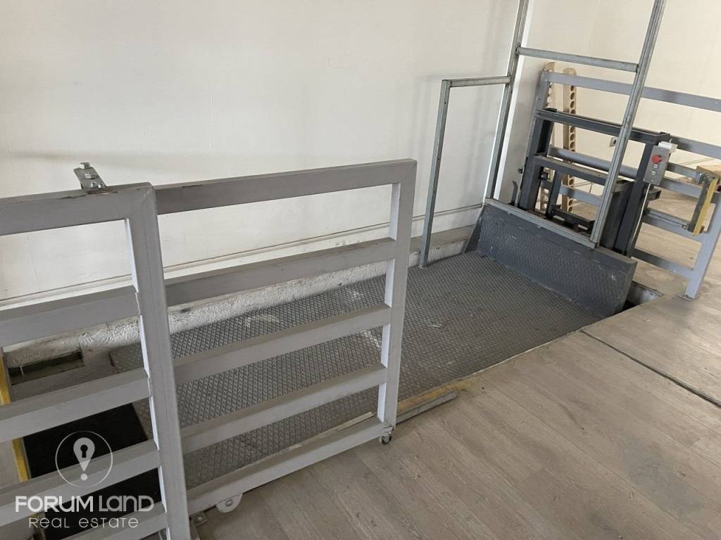 Forumland Real Estate, Ανελκυστήρας