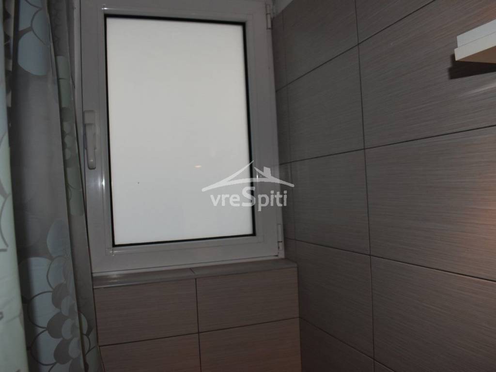 ΠΑΡΑΘΥΡΟ ΛΟΥΤΡΟΥ