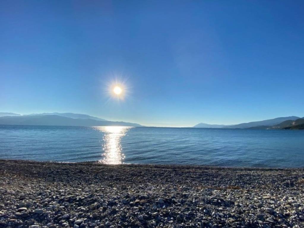 PANO STEN PARALIA TOY SKALOMATOS