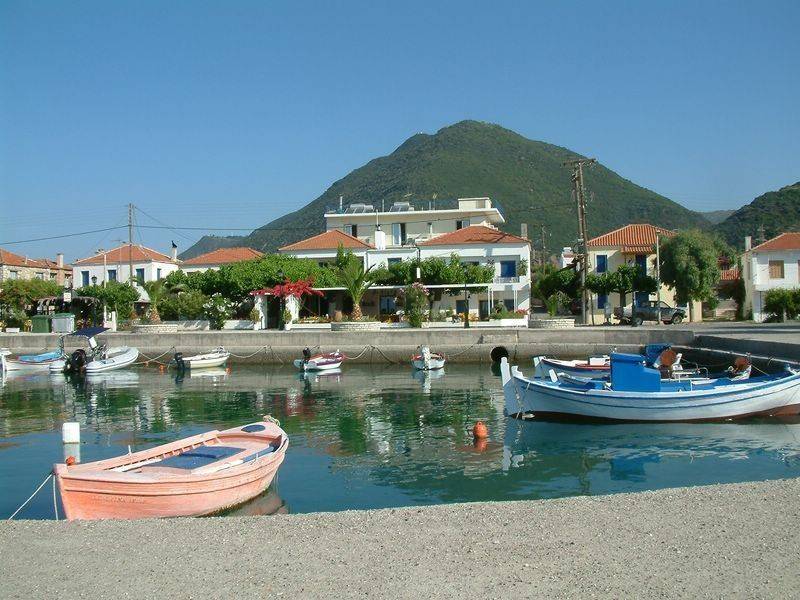 TO LIMANI TOY MARATHIA