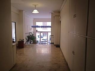 εισοδος πολυκατοικιας