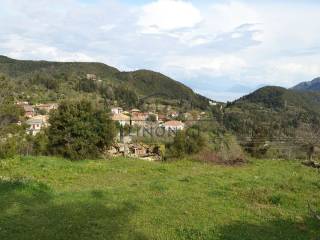 Η όμορφη θέα από το οικόπεδο