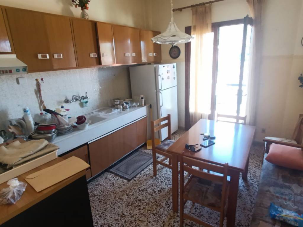 ΚΟΥΖΙΝΑ ΠΡΩΤΟΥ ΟΡΟΦΟΥ ΧΩΡΙΣΤΗ