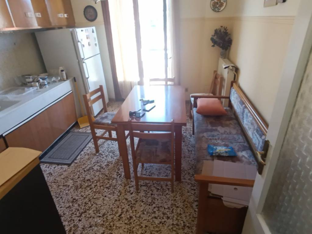 ΚΟΥΖΙΝΑ ΠΡΩΤΟΥ ΟΡΟΦΟΥ ΧΩΡΙΣΤΗ