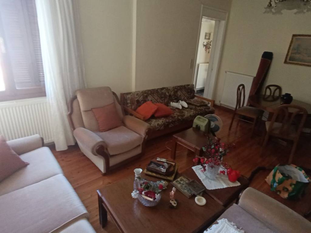 ΣΑΛΟΤΡΑΠΕΖΑΡΙΑ ΧΩΡΙΣΤΗ ΠΡΩΤΟΥ ΟΡΟΦΟΥ