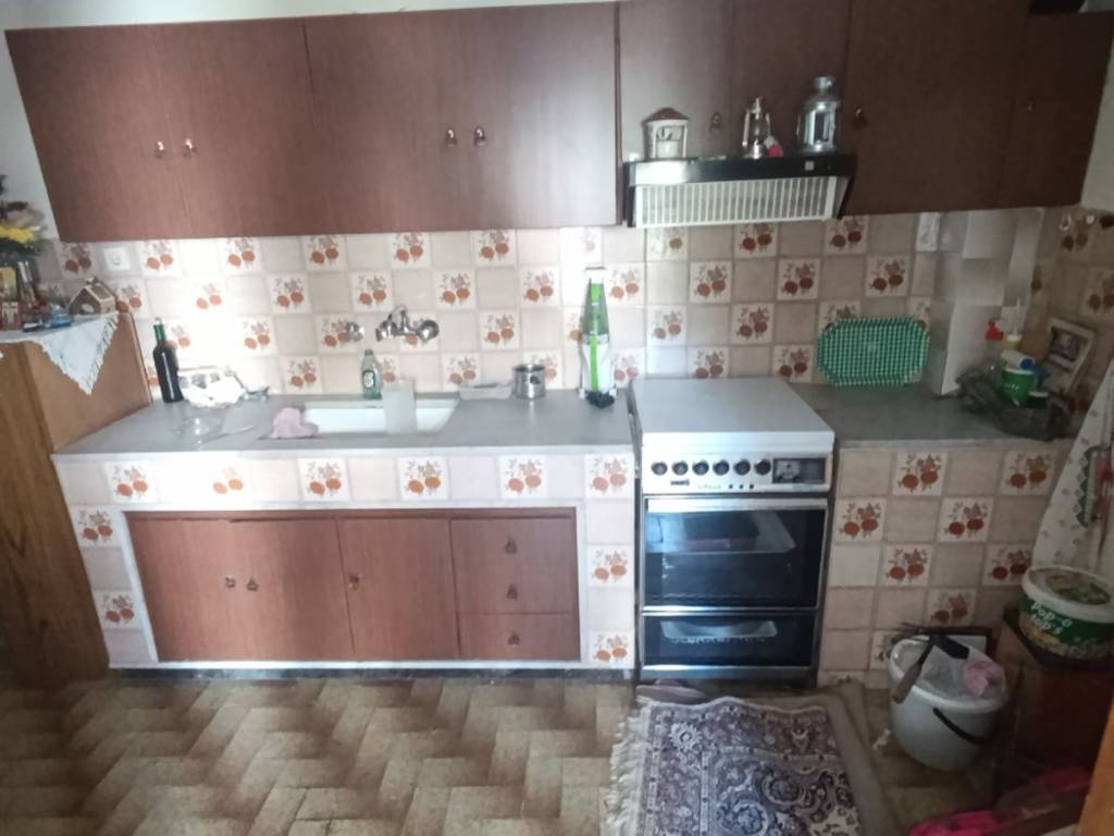 ΜΙΚΡΗ ΣΑΛΟΚΟΥΖΙΝΑ ΙΣΟΓΕΙΟΥ