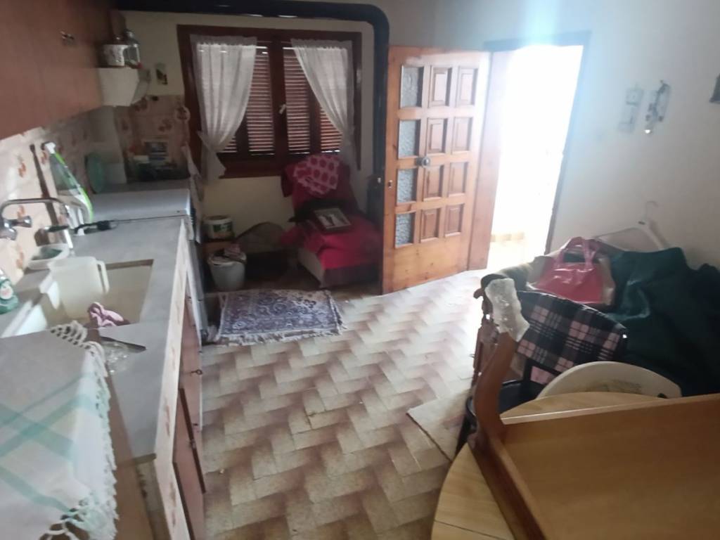 ΜΙΚΡΗ ΣΑΛΟΚΟΥΖΙΝΑ ΙΣΟΓΕΙΟΥ