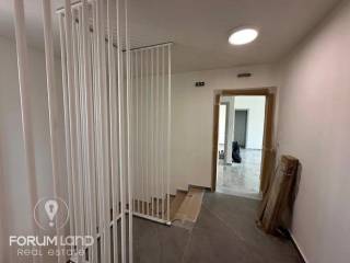 Forumland Real Estate, Είσοδος