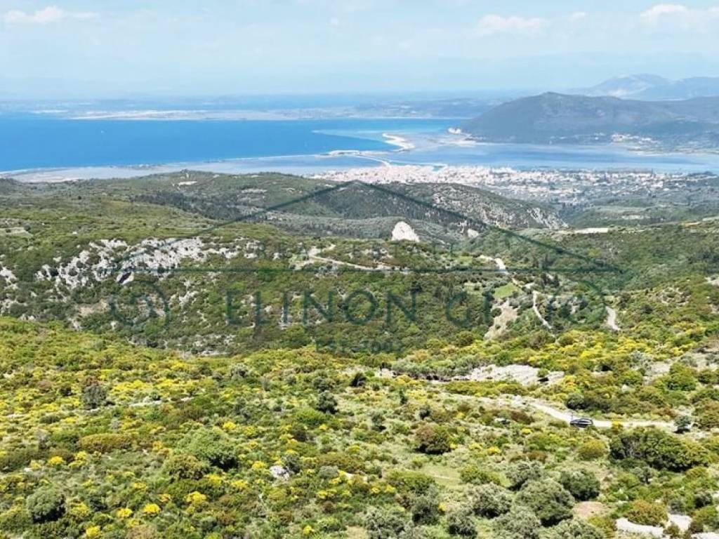 Η όμορφη θέα από το αγροτεμάχιο