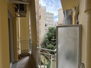 Piso mpalkoni (koyzinas, ypnodomatioy)