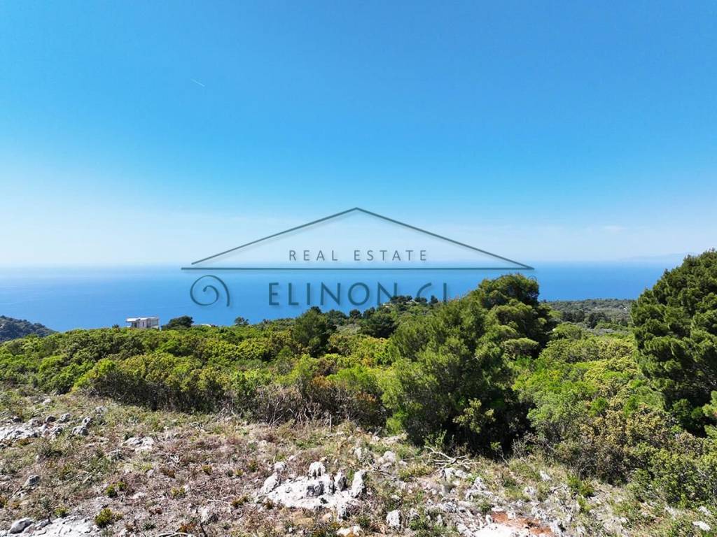 Η όμορφη θέα από το αγροτεμάχιο