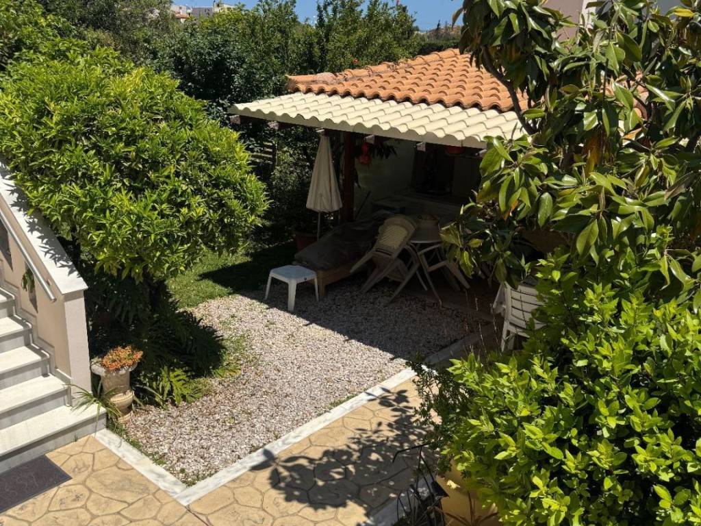 σκεπαστο μπαρμπεκιου με χωρο για τραπεζαρια φαγητου