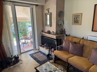 σαλονι με τζακι