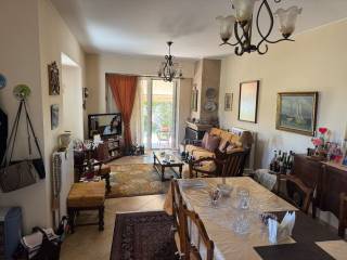 χωρος σαλονιου με τραπεζαρια φαγητου