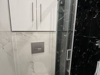 Forumland Real Estate, Μπάνιο