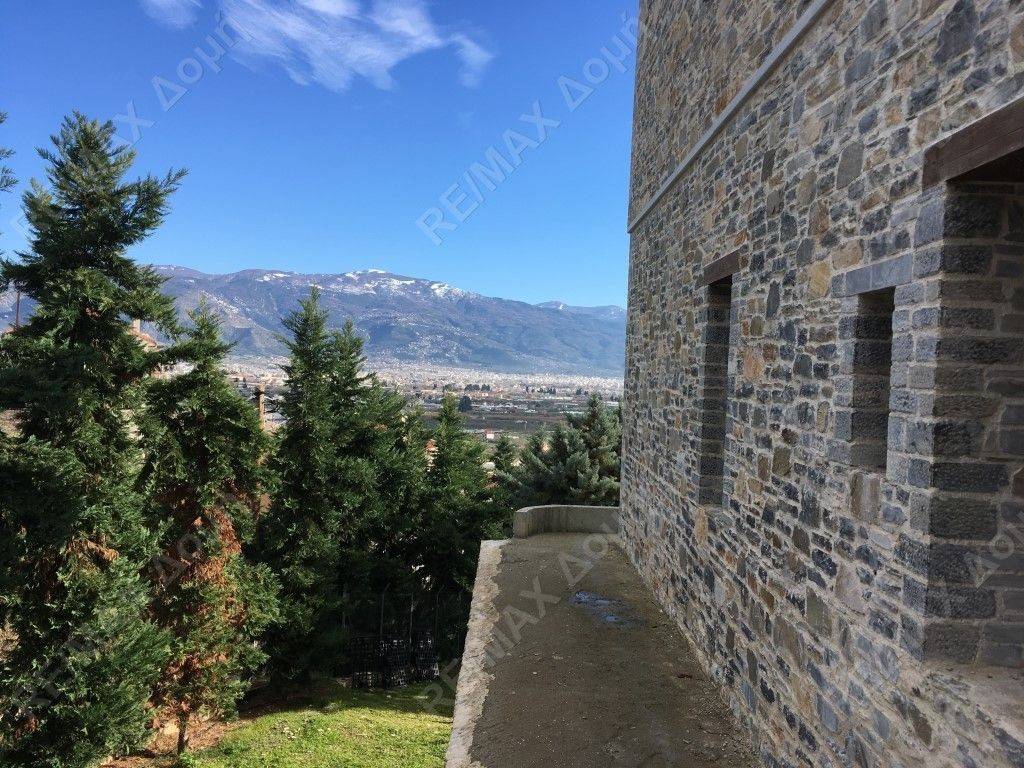 Βίλα | 580τ.μ. | 1100000 €