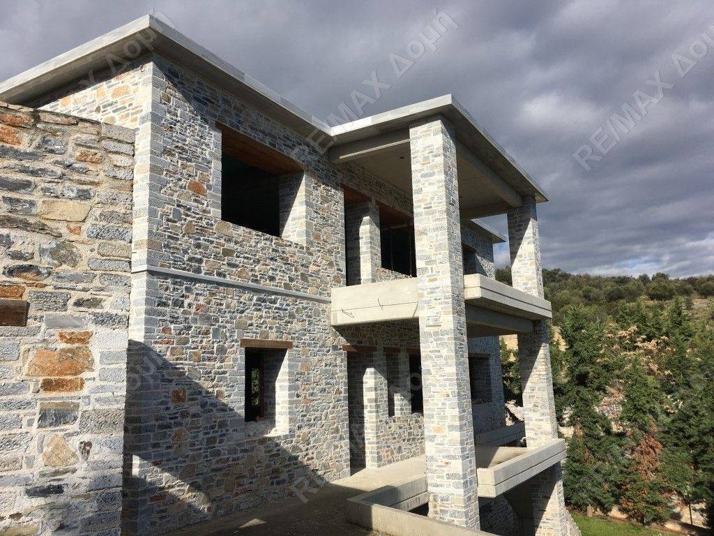 Βίλα | 580τ.μ. | 1100000 €