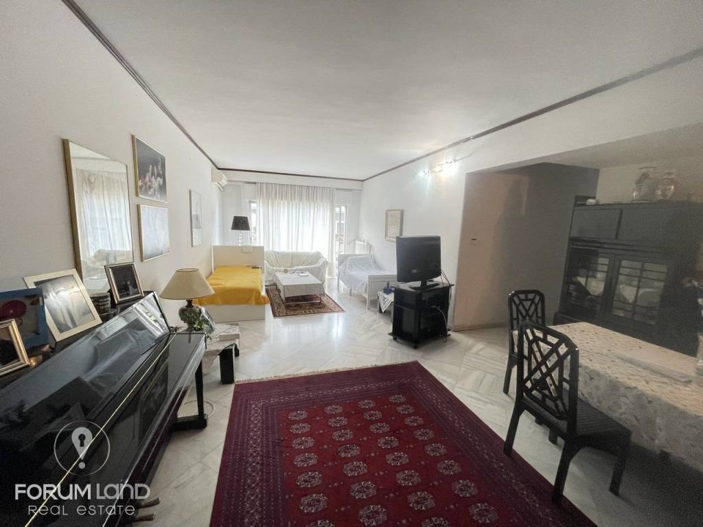 Forumland Real Estate, Σαλόνι